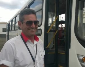Motorista de ônibus muda trajeto e 15 estudantes chegam a tempo para o Enem