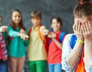 Escola do Paraná é condenada a pagar R$ 7 mil para aluna que sofreu bullying
