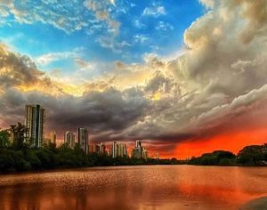 Um registro impressionante do céu de Londrina