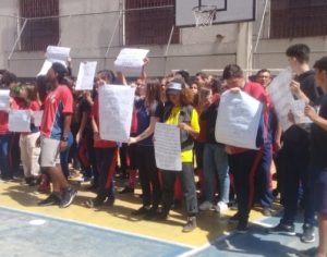Estudante negra é vítima de racismo dentro de colégio do Paraná