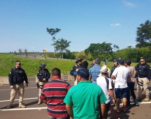 Polícia proíbe realização de protesto no pedágio de Jataizinho