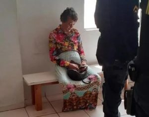 Homem é preso ao se vestir de mulher e fingir ser a mãe em exame do Detran