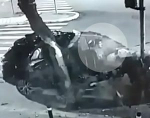 Motorista sobrevive a acidente grave no Centro de Londrina; assista