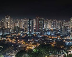 Uma linda noite brilhante em Londrina