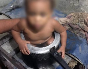 Criança fica presa dentro de panela de pressão e precisa ser resgatada por bombeiros