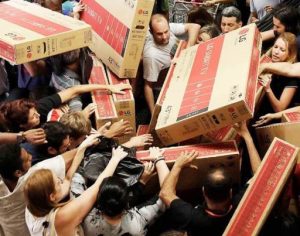 Procon de Londrina orienta sobre compras na Black Friday