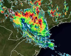 Defesa Civil alerta para temporal nesta terça no Norte do Paraná