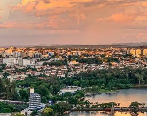 Um registro incrível do céu londrinense; clique para ver
