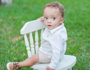 Criança de 1 anos e 9 meses morre após engasgar com pirulito