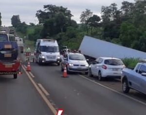 Moça de 22 anos morre em grave acidente na PR-323 em Londrina