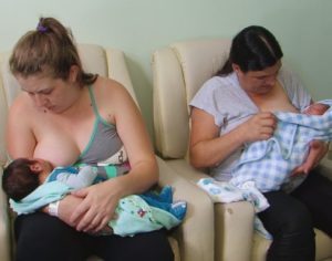Mãe e filha dão à luz no mesmo dia no Paraná