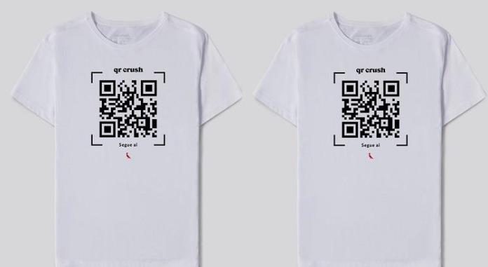 Marca de roupa cria camiseta de carnaval que revela o seu perfil do Instagram