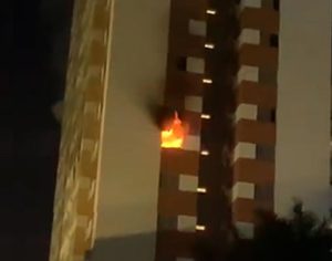 Incêndio destrói apartamento na Gleba Palhano; vídeo