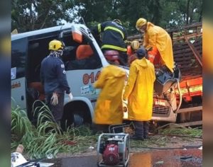 Acidente com micro-ônibus que saiu de Londrina deixa 11 mortos em MG