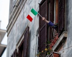 Embaixada orienta italianos a deixarem o Brasil rapidamente
