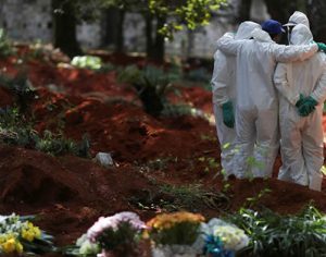 Covid: Brasil tem 474 mortes em 24 h, chega a 5.017 e passa números da China