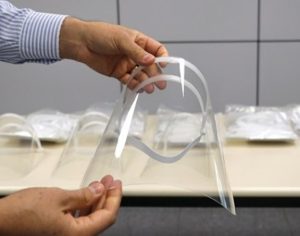 Empresa Londrinense doa mil máscaras de acrílico para o combate ao coronavírus