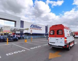 Cliente se recusa a colocar máscara em mercado e funcionária morre baleada na confusão no PR