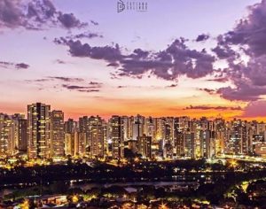 Lindo registro do início de noite em Londrina