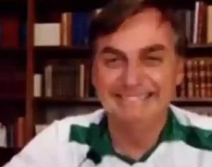 Bolsonaro: “Quem for de direita toma cloroquina, de esquerda toma Tubaína”
