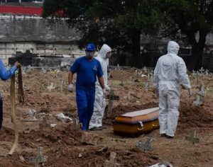 Brasil passa Itália e Espanha em casos de covid-19 e supera 15 mil mortes