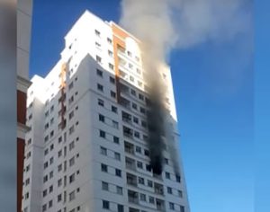 Vídeo: apartamento pega fogo na Zona Sul de Londrina