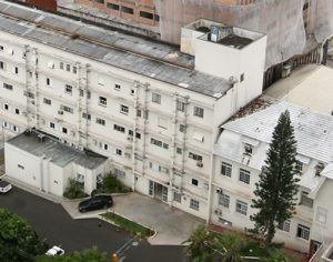 Santa Casa afasta 95 funcionários e confirma 15 com covid em Londrina