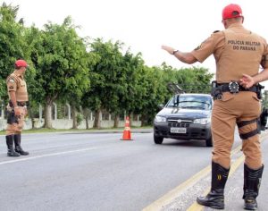 Governo do Paraná amplia fiscalização na divisa com São Paulo devido a ‘Super Feriadão’