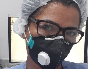 ‘Fiz tudo para salvá-lo, mas perdi meu primo para covid’, diz enfermeira do HU