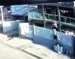Criança cai do 3º andar e é salva por vizinho no Paraná; assista