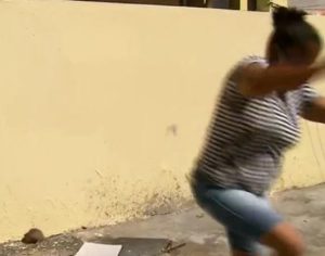 Rato invade reportagem ao vivo e rouba a cena; assista
