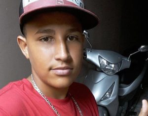 Motociclista de 19 anos morre após colidir contra um cavalo em Londrina