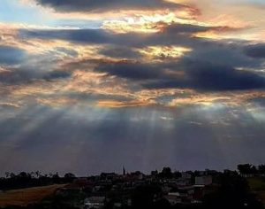 Registro de um finzinho de tarde pós-chuva em Londrina