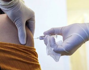 Reino Unido inicia nesta terça-feira vacinação contra a covid-19