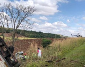 Mulher morre após bater contra caminhão entre Warta e Sertanópolis