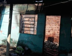 Incêndio destrói casa na Zona Norte de Londrina