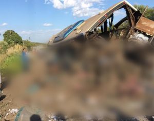 Acidente entre ônibus e caminhão deixa 41 mortos no interior de SP
