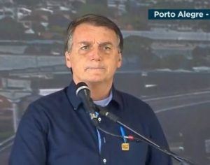 ‘Estamos vivendo o finalzinho da pandemia’, diz Bolsonaro mesmo com mortes em alta
