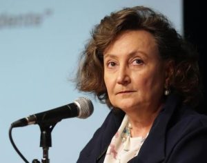 Médica da Fiocruz diz que Brasil está 6 meses atrasado em plano para vacina