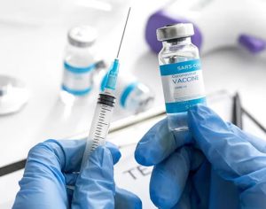 EUA aprovam vacina da Pfizer e Trump garante primeiras doses em 24 horas