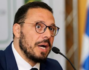 Pesquisador da Fiocruz critica governo sobre vacina: ‘atrasado em tudo’