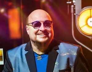 Paulinho, vocalista do Roupa Nova, morre aos 68 anos após contrair covid-19