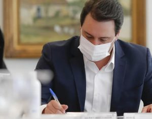 Governo do PR prorroga decreto do toque de recolher até o fim do mês