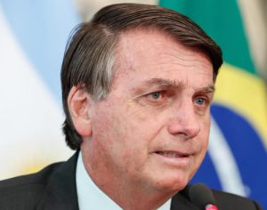 ‘Dizem que tenho que ir atrás de vacina, quem vende é que tem’, diz Bolsonaro