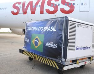Com 5,5 milhões de doses, maior lote da vacina contra covid chega a São Paulo