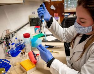 Vacina desenvolvida pela UFPR produz mais anticorpos que a de Oxford
