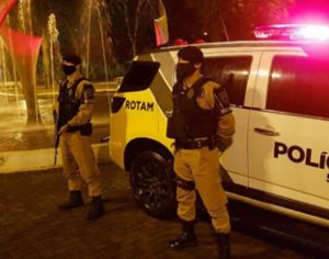 Polícia autua sete bares e encerra festa com 100 pessoas em Cambé