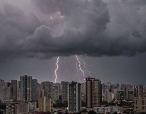 Um fantástico registro da chuva em Londrina
