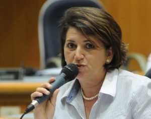 Vereadora inclui educação no grupo prioritário de vacina anti-covid
