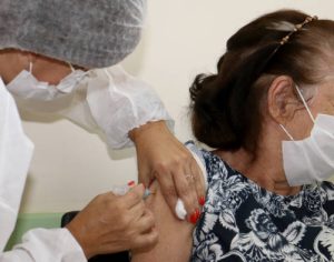Londrina libera mais 5 mil vagas para 3ª dose da vacina contra covid